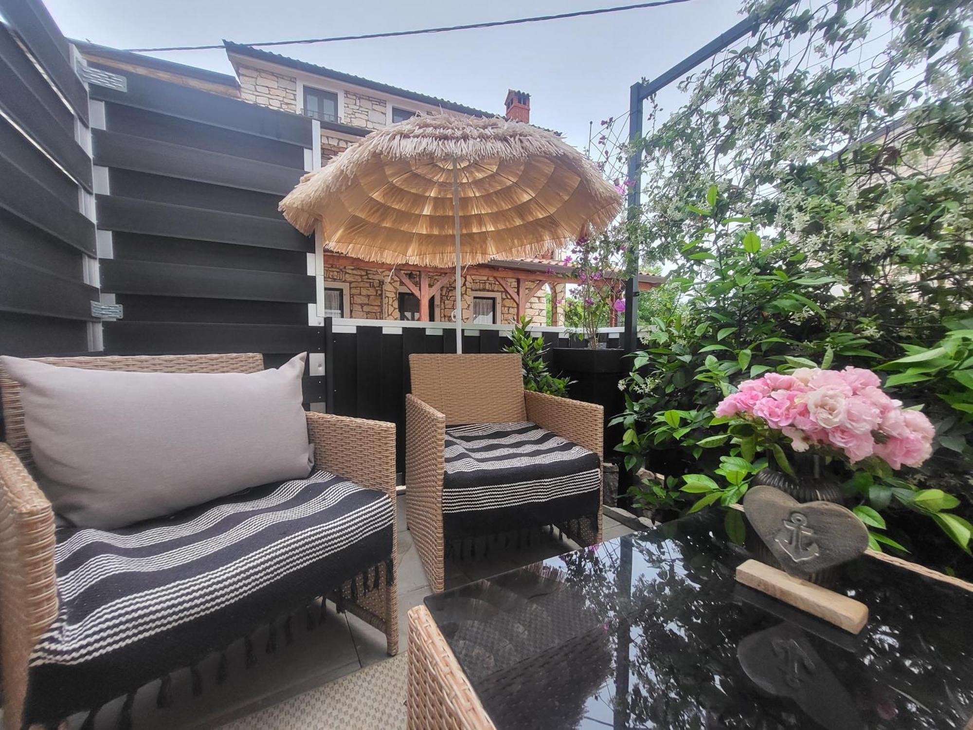 Villa Amore Radini Istrian Romantic Studio With Private Parking And Terrace Brtonigla Ngoại thất bức ảnh